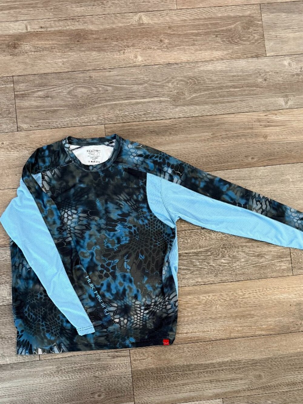 Huk Performamnce fishing shirt